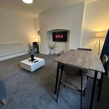 Brand New Modern Apartments Steps From Gloucester Quays Exterior photo