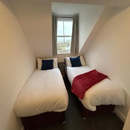 Brand New Modern Apartments Steps From Gloucester Quays Exterior photo