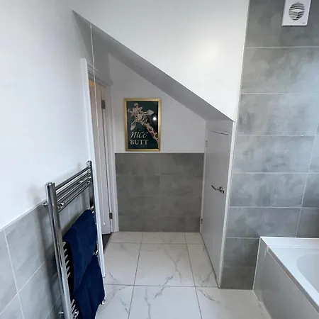 Brand New Modern Apartments Steps From Gloucester Quays Exterior photo