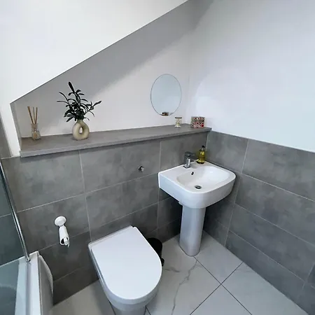 Brand New Modern Apartments Steps From Gloucester Quays Exterior photo