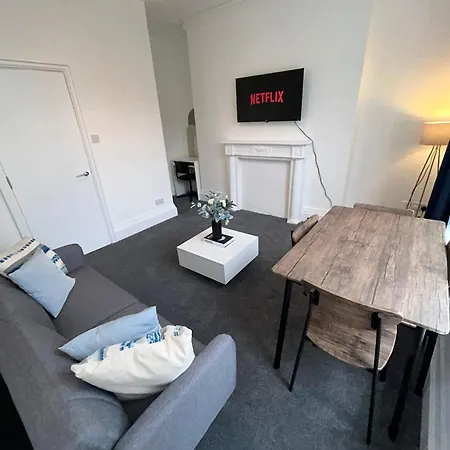 Brand New Modern Apartments Steps From Gloucester Quays Exterior photo