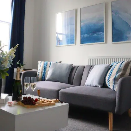 Brand New Modern Apartments Steps From Gloucester Quays Exterior photo
