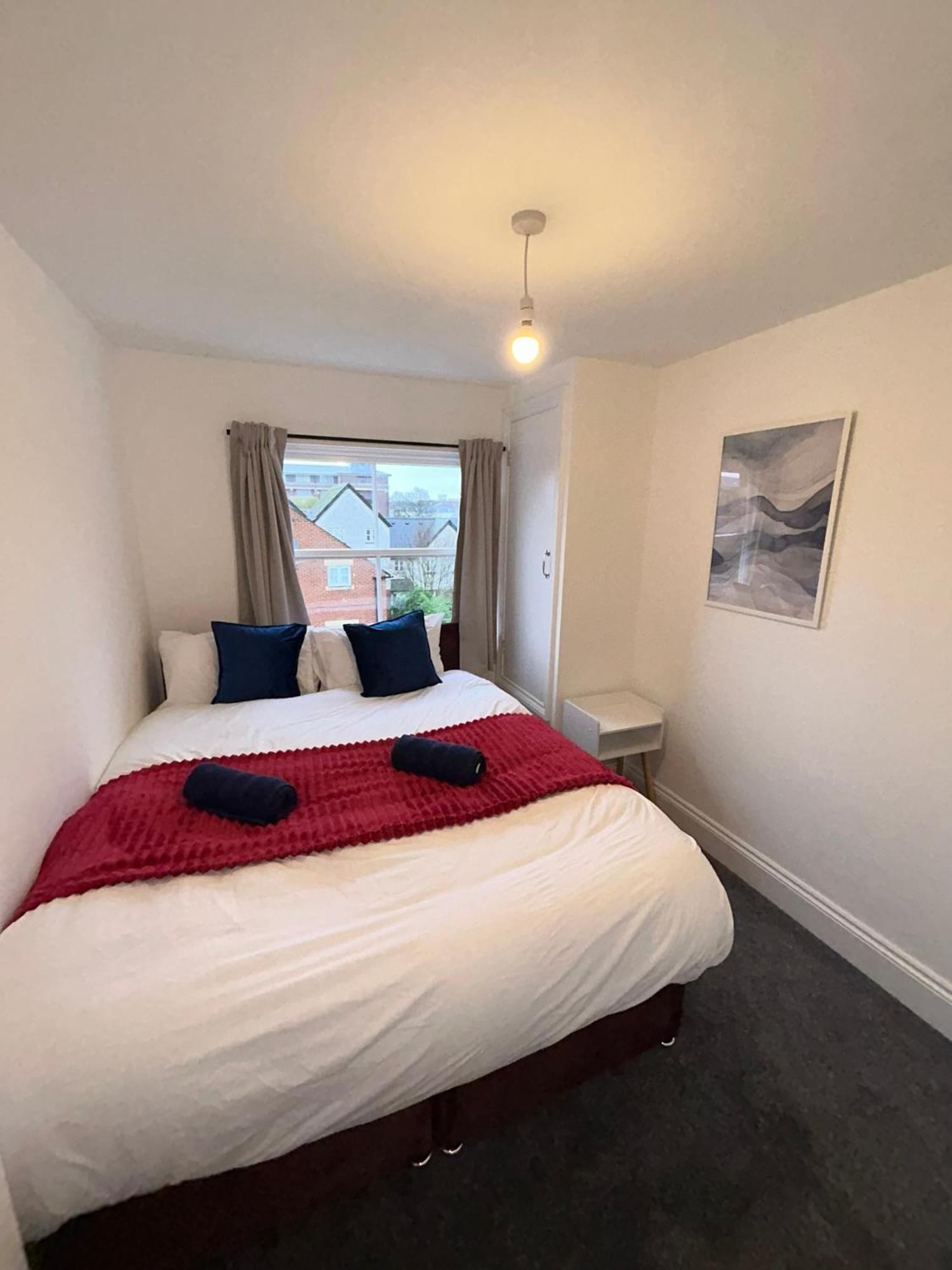Apartment Brand New Modern Steps From Quays