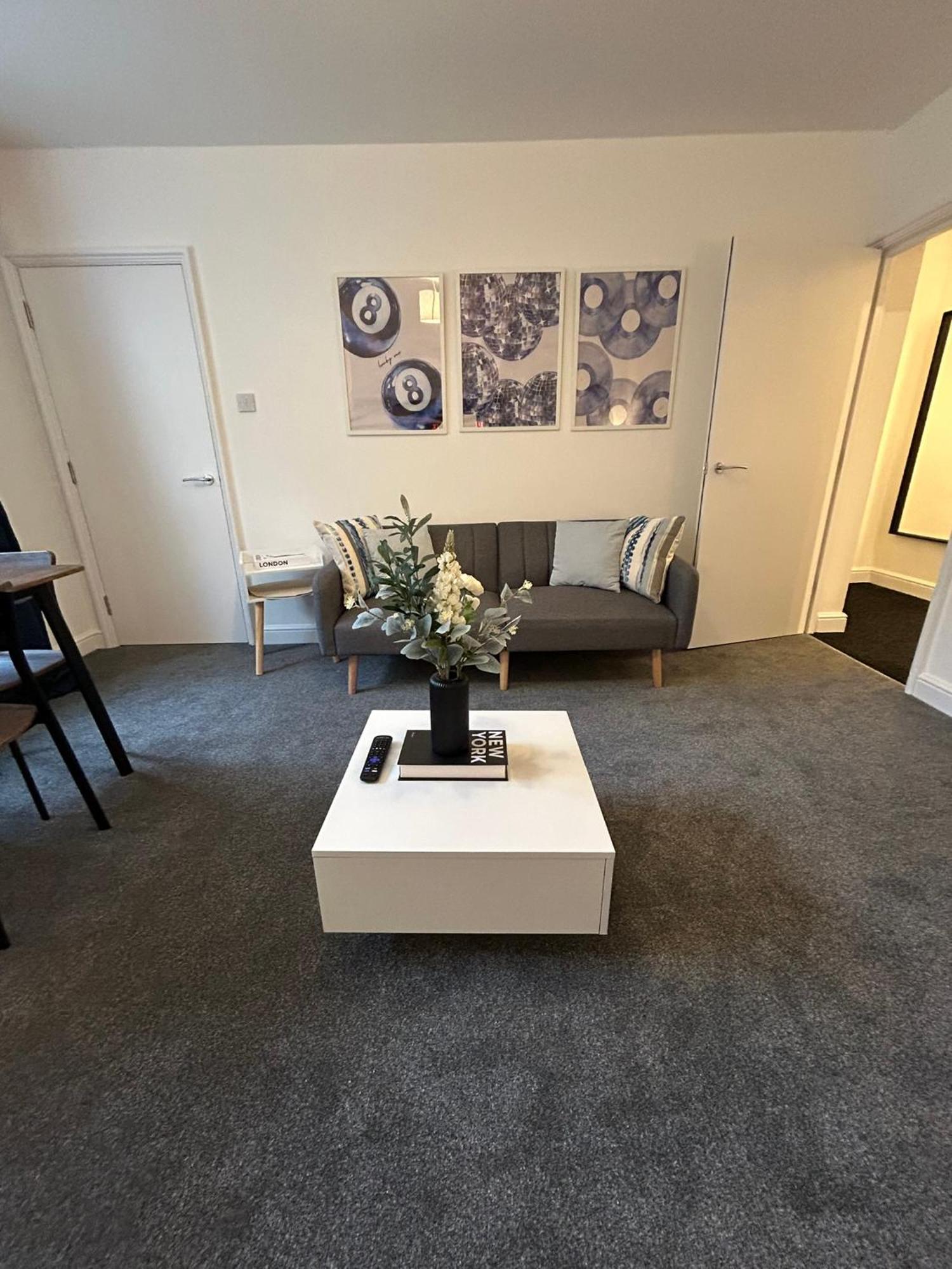 Apartamento Brand New Modern Steps From Quays Gloucester