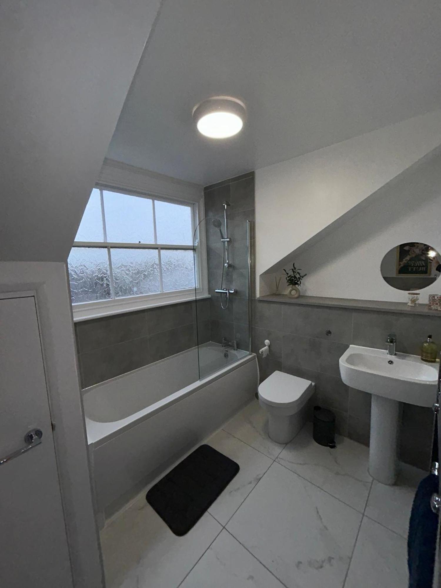 Apartamento Brand New Modern Steps From Quays Gloucester
