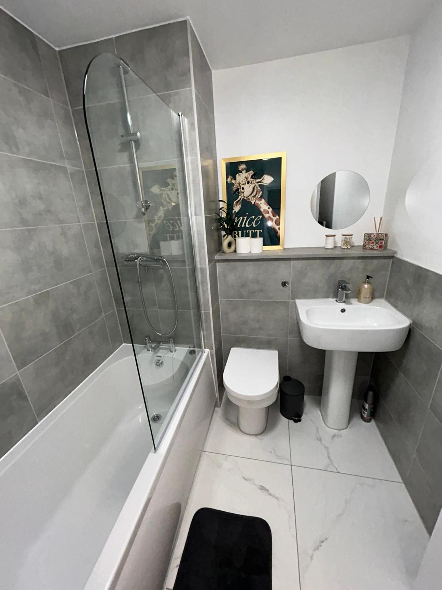 Brand New Modern Steps From Quays Apartamento